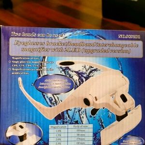 Eyeglasses bracket magnifier with 2 LED